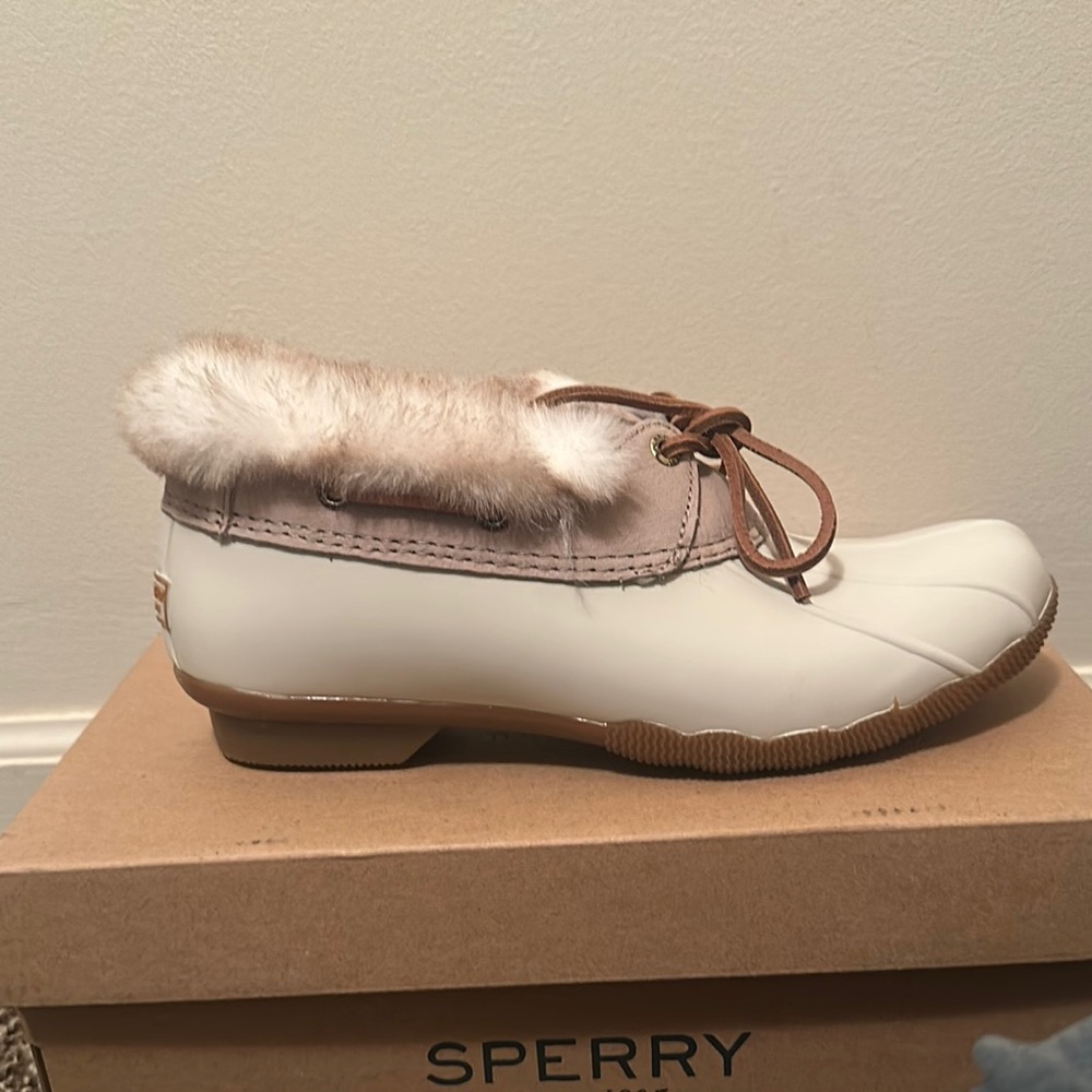 Sperry White and Tan Winter Boots with Fur Trim